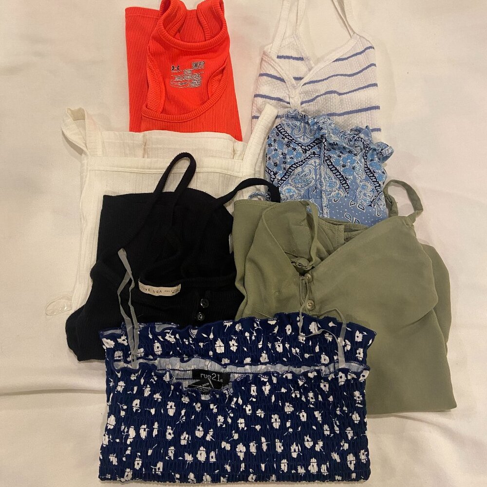 Lot of womens short sleve and tanks (7) Sz small and medium